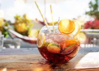 Summer Sipping: Seasonal Cocktail Trends
