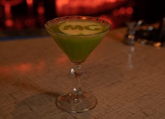 Seasonal Cocktails: Appetizing Autumn moneygun appletini cocktail recipe