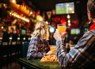 Tuning Up: The Benefits of Showing Combat Sports in Your Bar combat sports G&G Closed Circuit