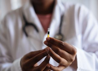 Restaurant Workers in Two States Now Eligible to Receive COVID-19 Vaccine restaurant workers covid-19 vaccine