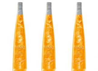 Shimmery Liqueur Launches Viniq Glow