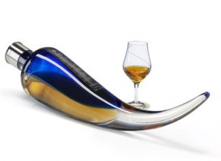 Art-Glass Product “Et No 1” Stops Traffic at WSWA